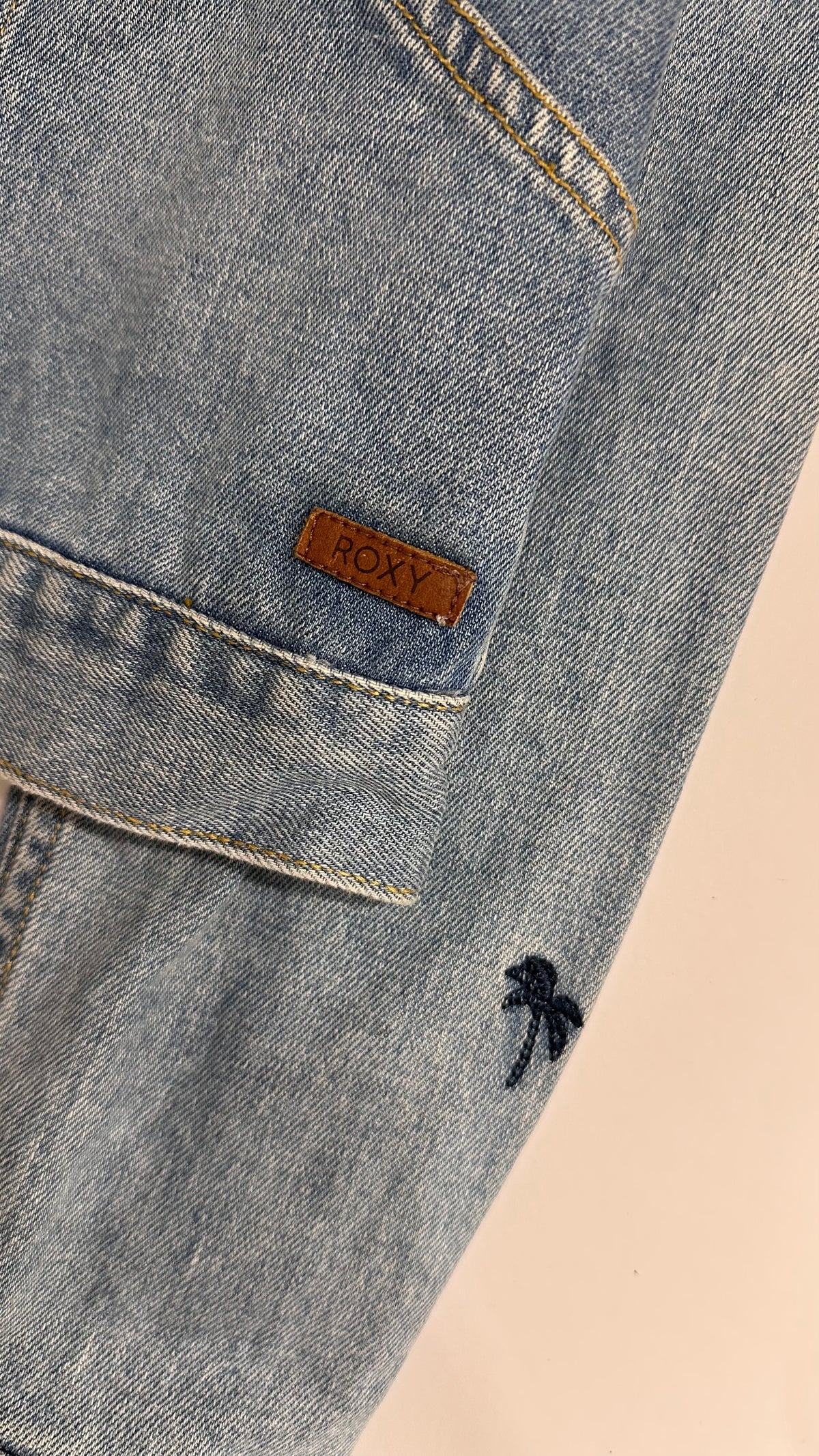 Roxy Light Wash Denim (Large)