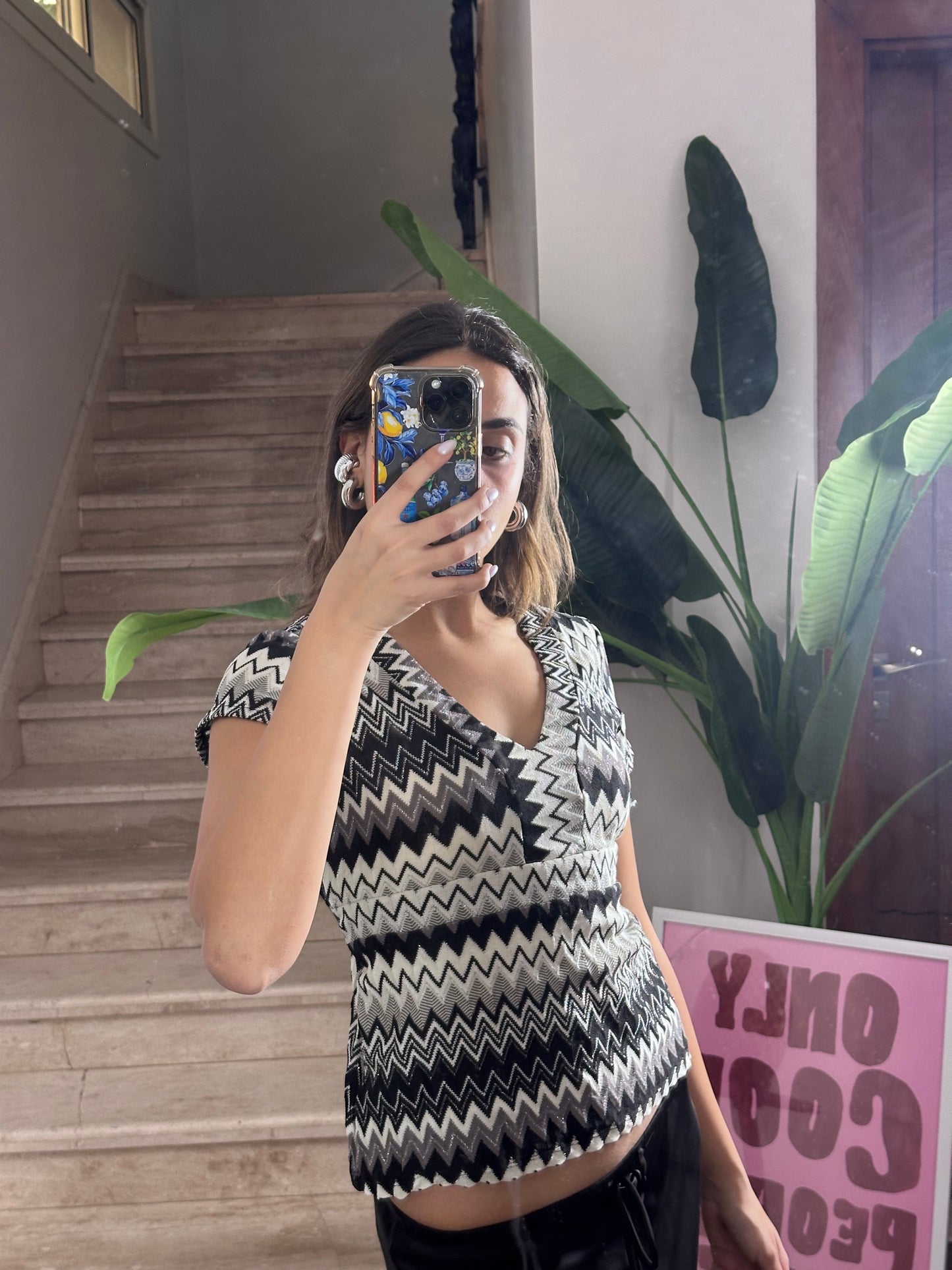 Black & White Wrap Around
