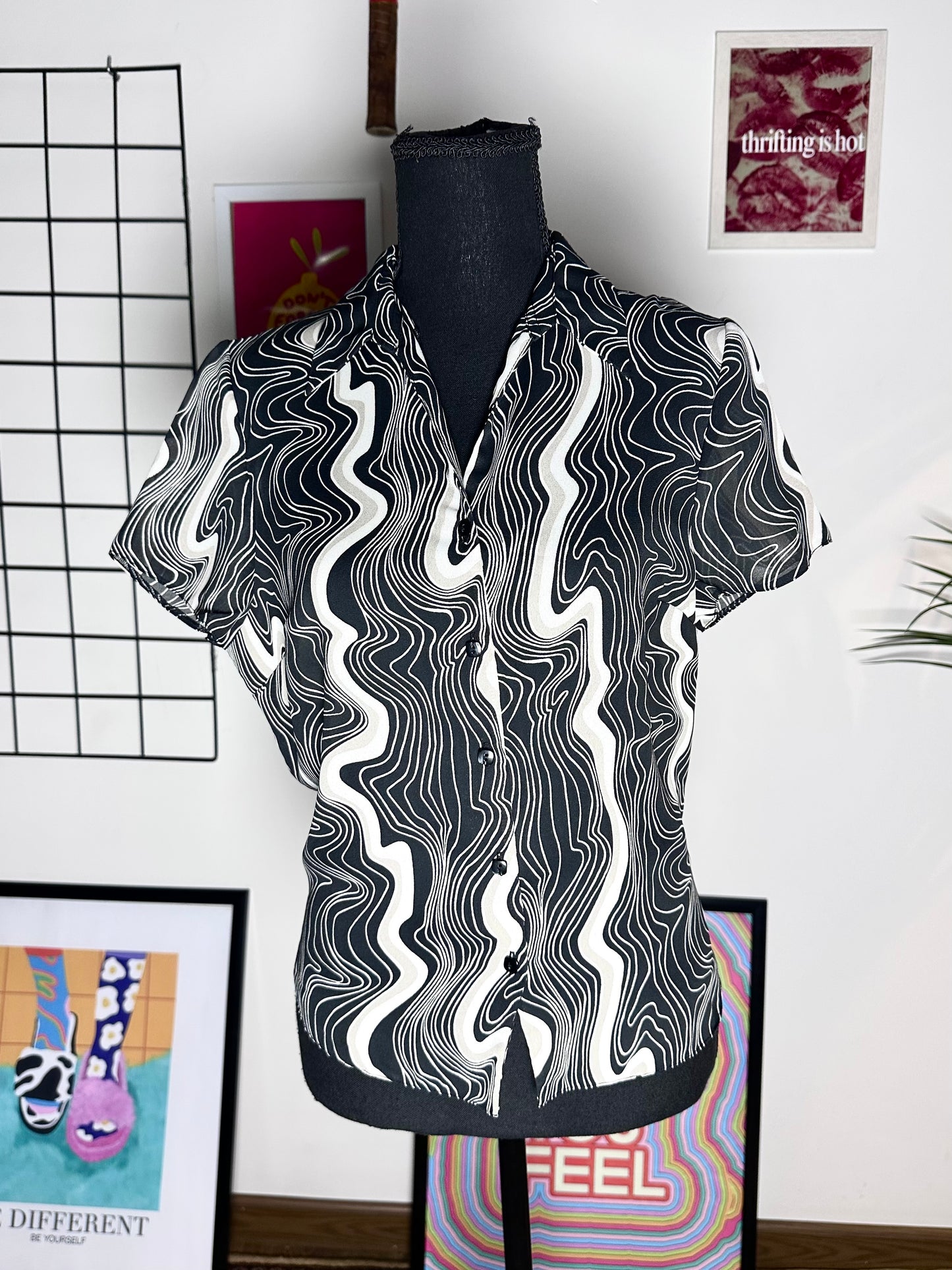 Abstract Button Up (Large)