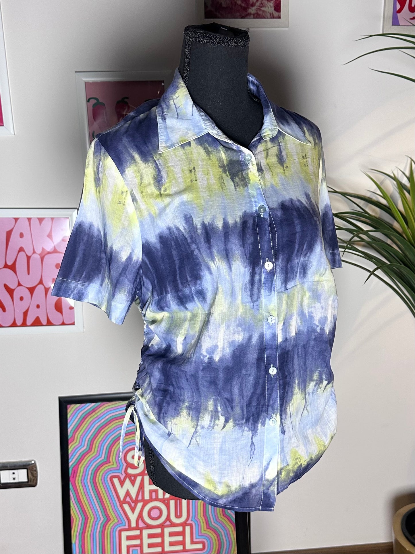 Buttoned Rushed Shirt (Large)