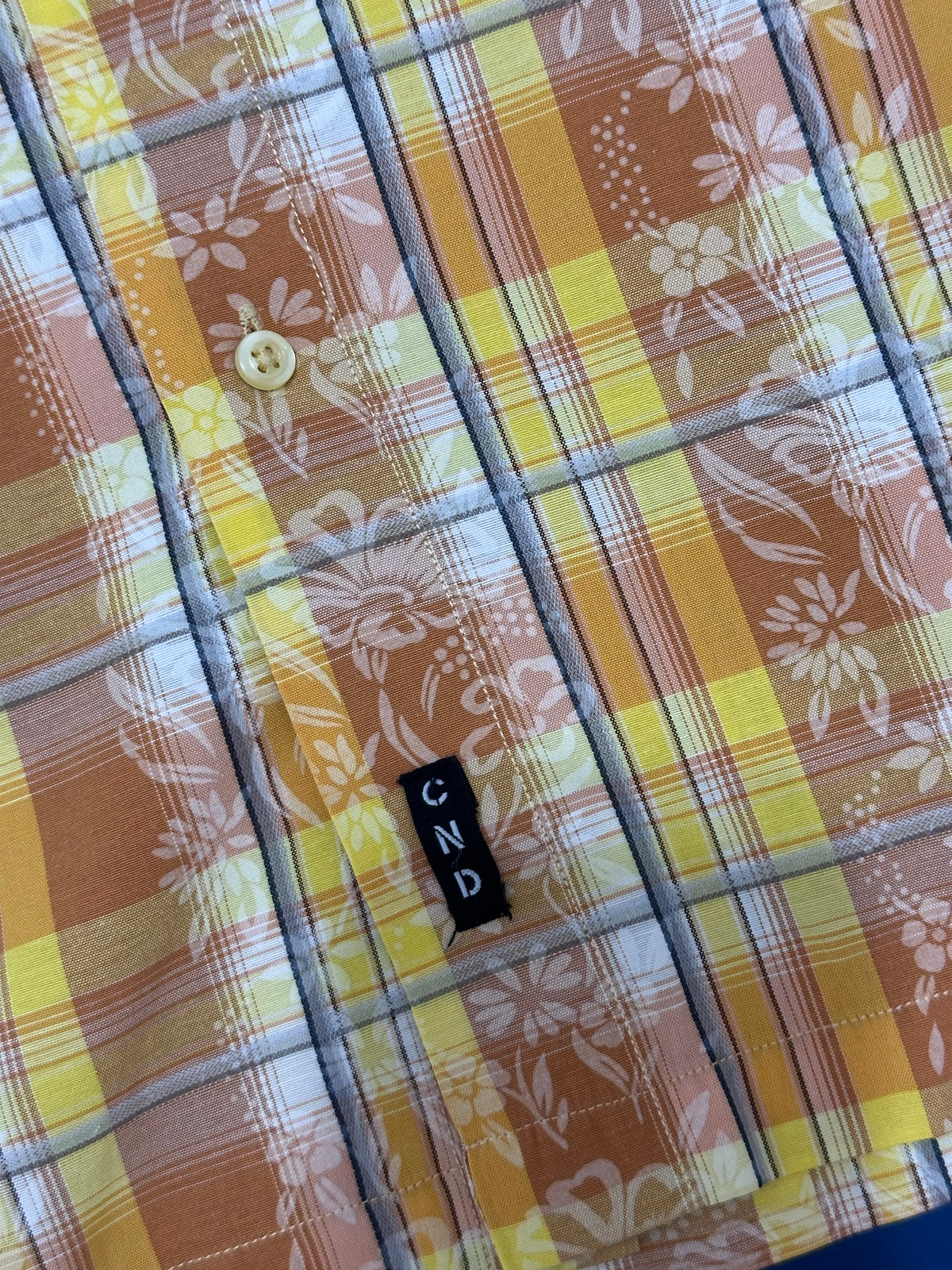 Plaid Pattern Shirt (Large)
