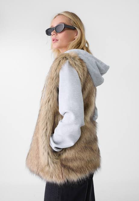 Fur Vest - Bershka